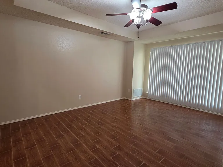 1268 Topeka Dr — Photo 12
