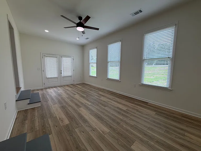 1111 Eaglewood Dr — Photo 4