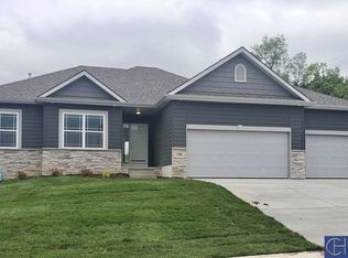11002 Ranch Dr, Papillion, NE 68046
