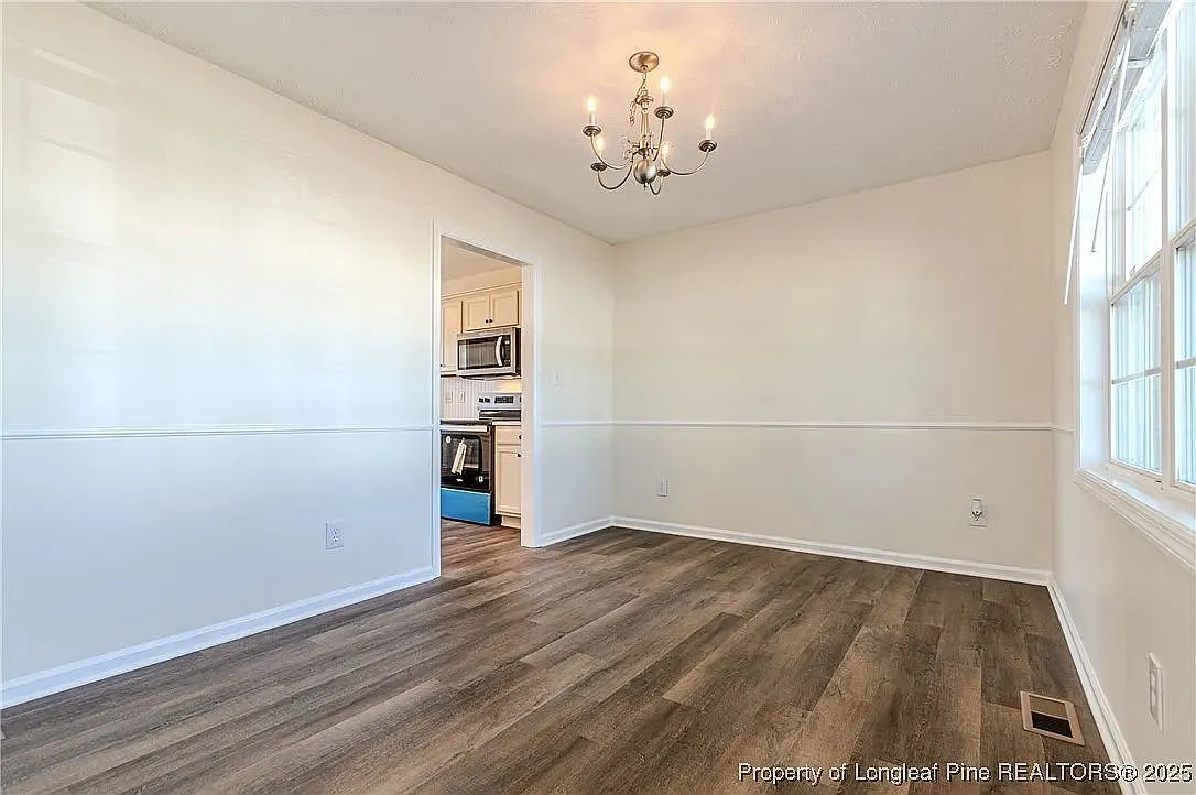 4 bed, 2.5 bath, 1686 sqft, $2,400 — Photo 3