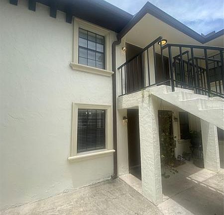 2nd image of 209 Columbia Dr #1