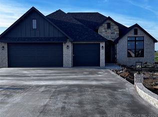 5677 E 136th Pl N, Collinsville, OK 74021