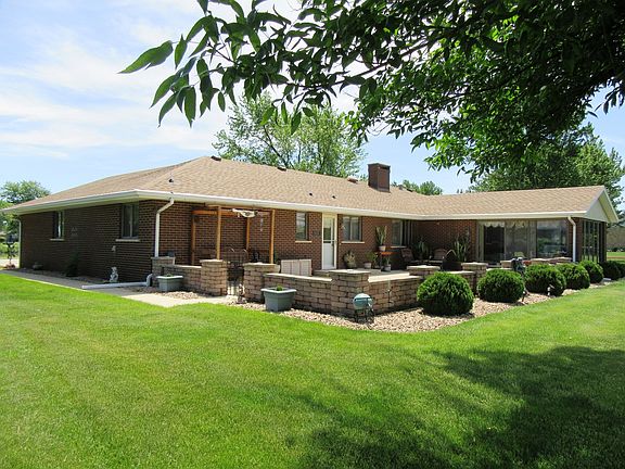 2nd image of 650 Lakeview Dr
