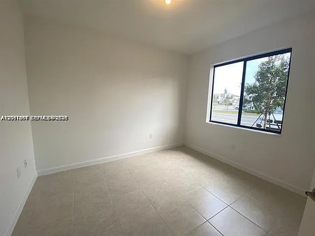 575 NE 208th Ter #575 — Photo 3