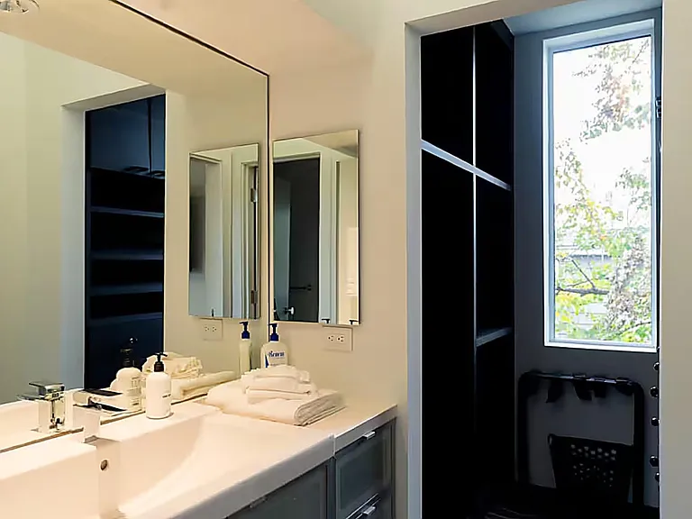 4904 S Shepherd Dr — Photo 24