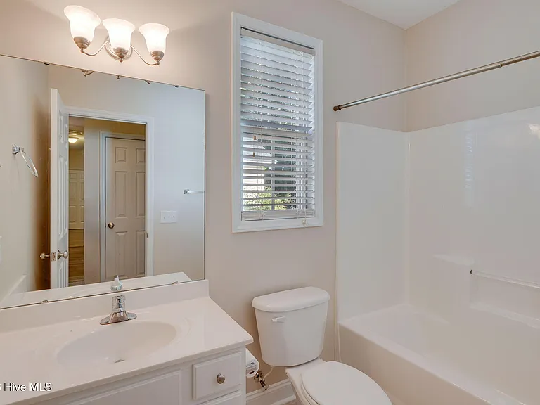 Elizabeth Edwards Ct — Photo 17