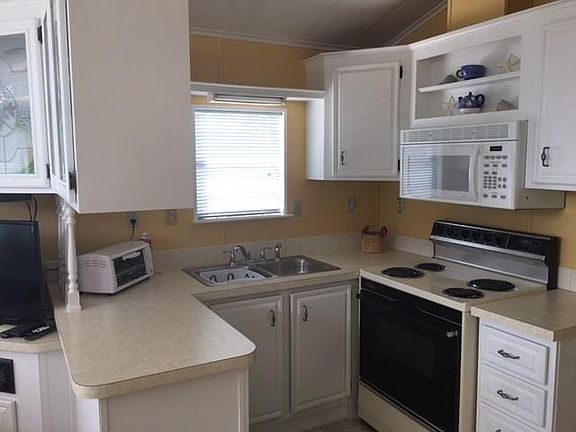 5th image of 295 Nettles Blvd