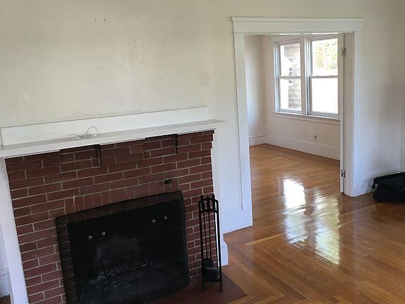 Livingroom / dinning room without any furniture