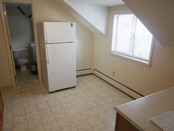 3rd image of 216 East Ave #4