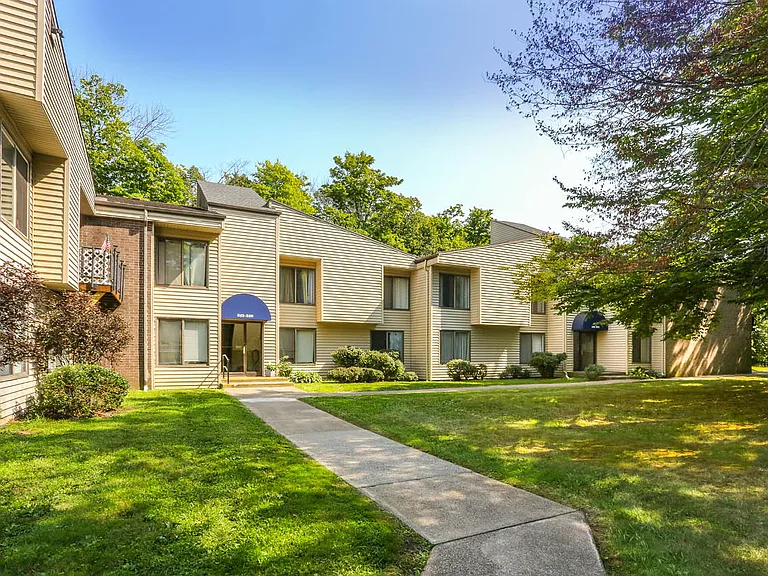 Woodhill Apartments — Photo 21