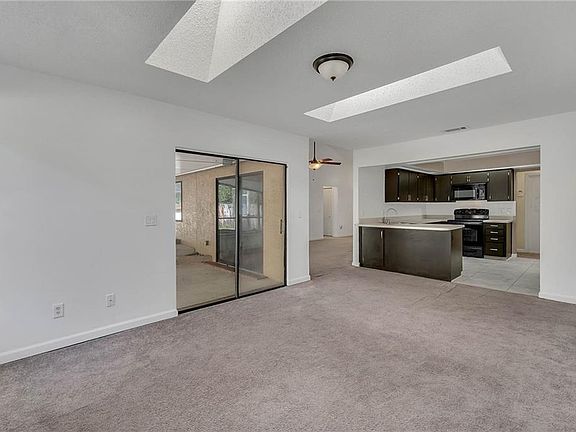 4th image of 2976 Erskine Dr
