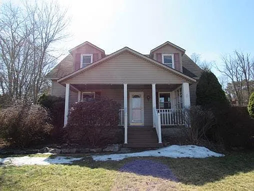 2060 Oakridge Dr photo 1