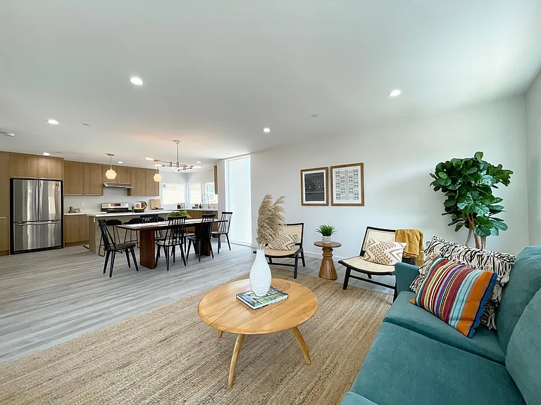 230 S San Marino Ave #B — Photo 12