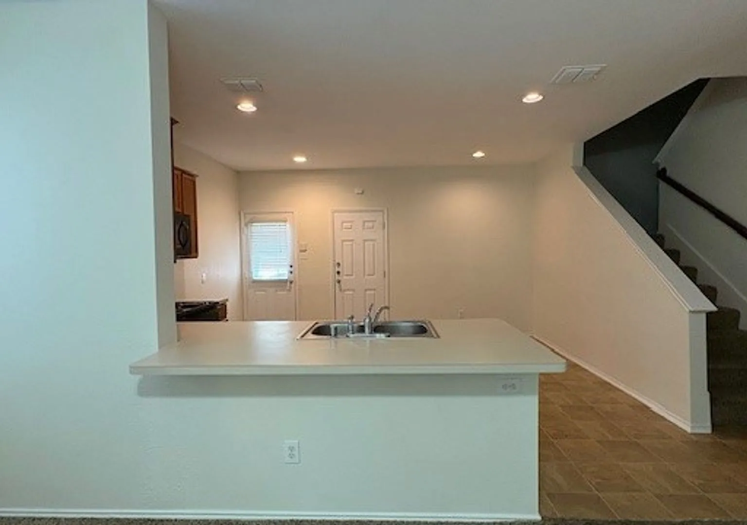 4 Bedroom Townhome !! — Photo 4