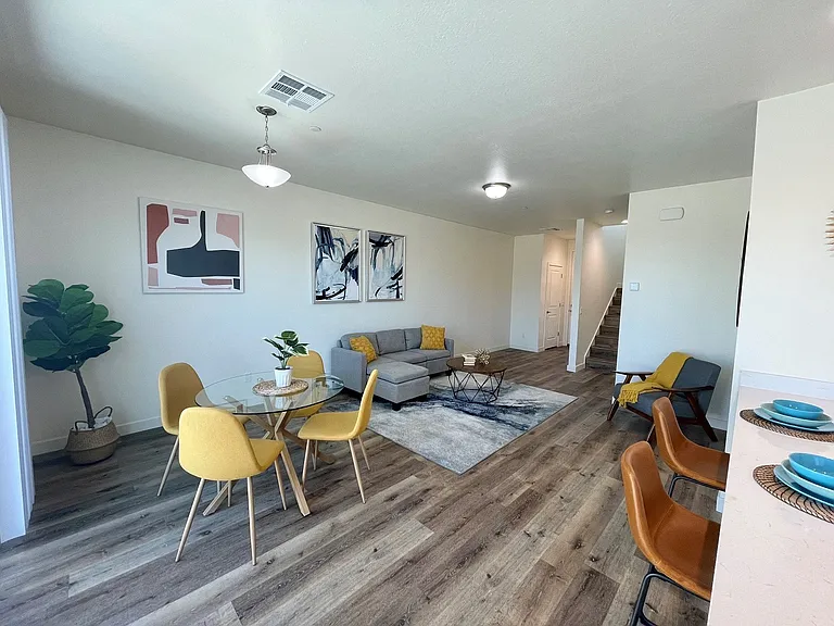 11 E Dobbins Rd — Photo 15
