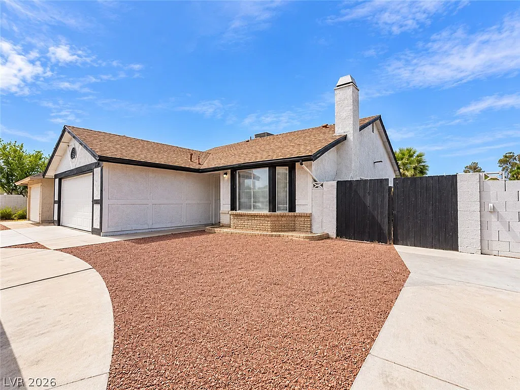4 bed, 1.0 bath, 1636 sqft, $2,200 — Photo 1