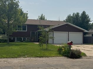 613 23rd Ave NW, Minot, ND 58703