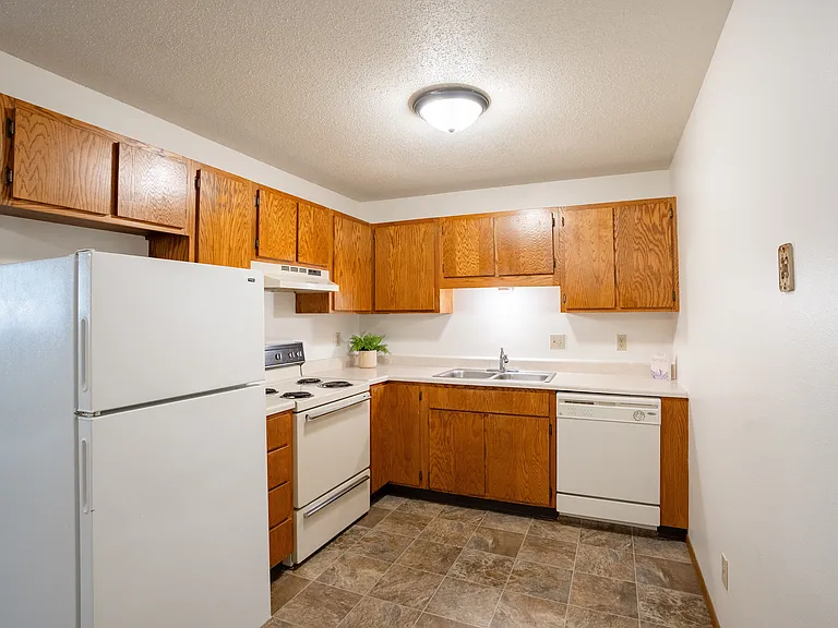 Fargo, ND Monticello Apartments | 21A | Kitchen
