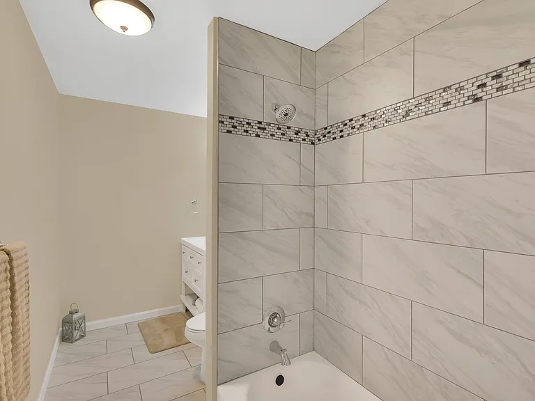 2217 E Silver St — Photo 13