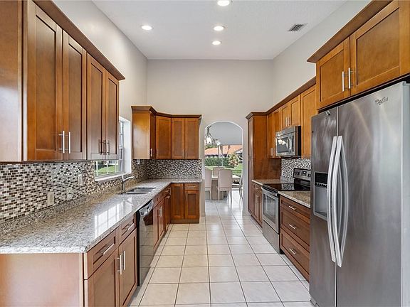 3rd image of 5017 Alencia Court