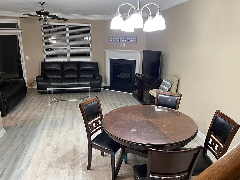 1061 Remington Oaks Cir — Photo 3