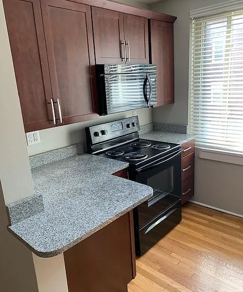 21 N Meadowcroft Ave — Photo 2