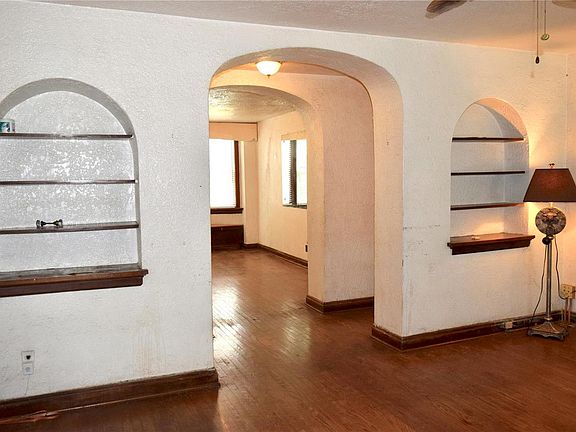 4th image of 3670 Manola Ave