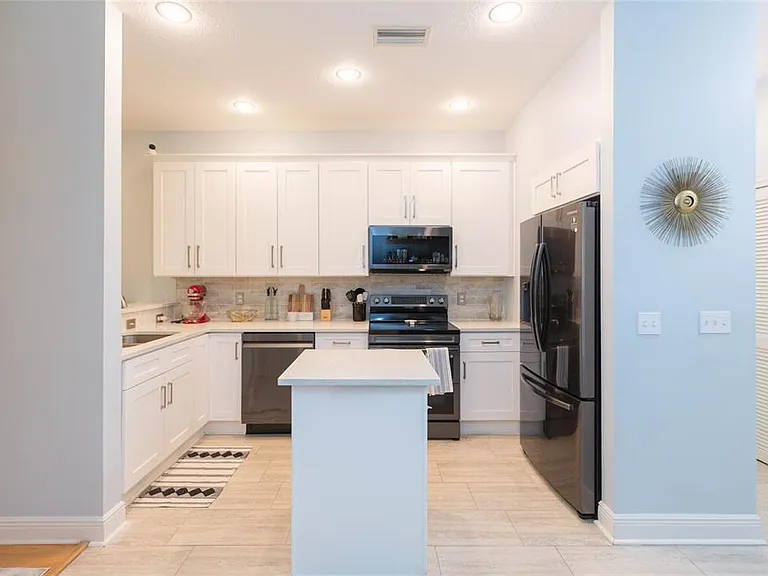 1050 Starkey Rd #104 — Photo 4
