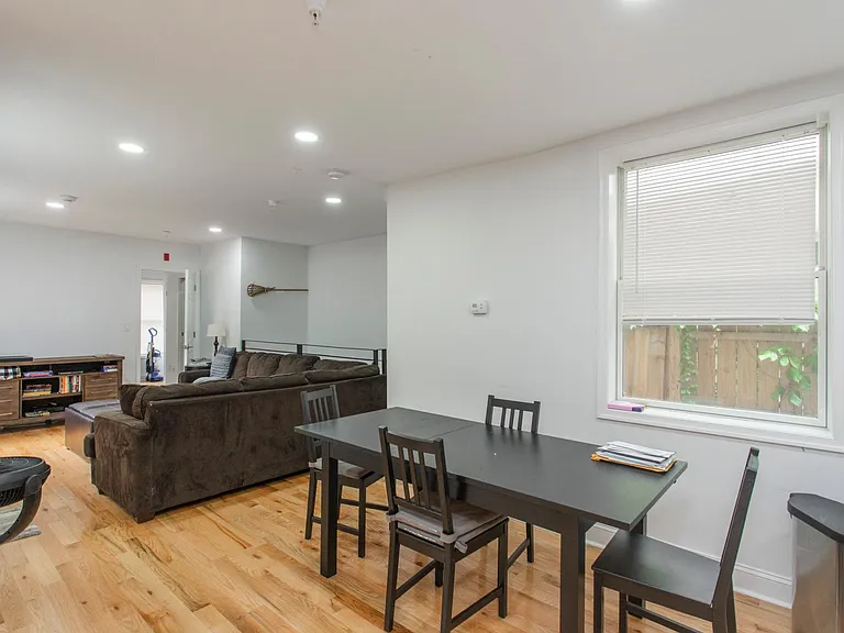 1629 Wallace St #1R — Photo 20