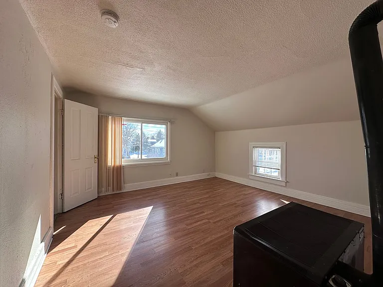 712 S Oakland Ave — Photo 5