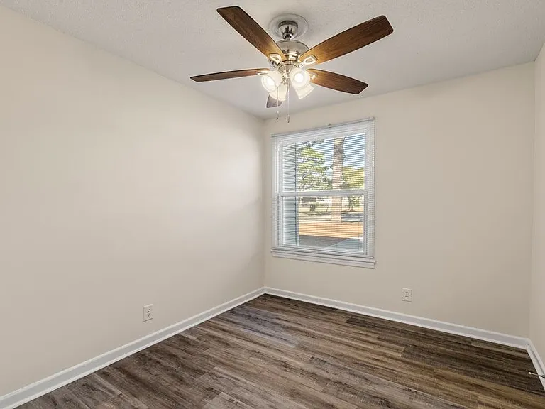 New Hanover Village Apartments — Photo 25