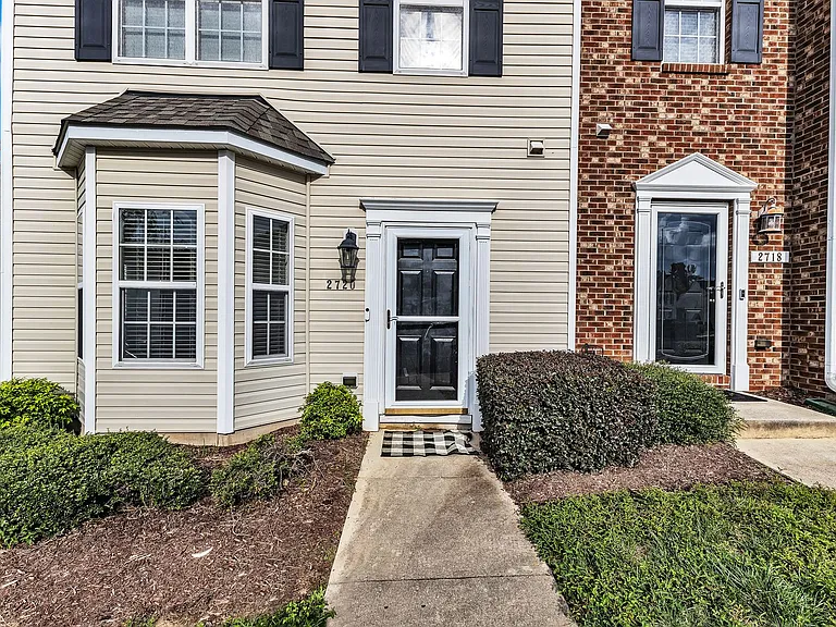 2720 Gross Ave — Photo 1