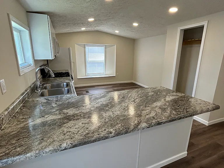 86 Larry Ln — Photo 2