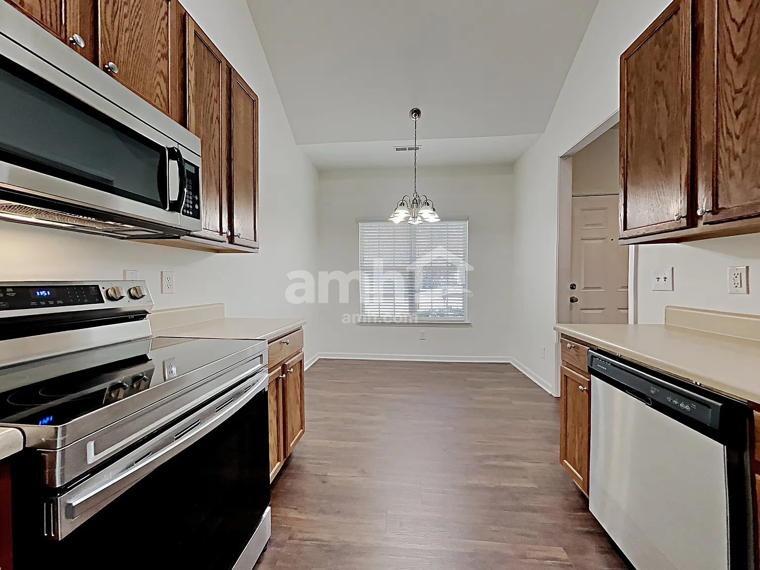 4 bed, 3.0 bath, 2196 sqft, $2,280 — Photo 3