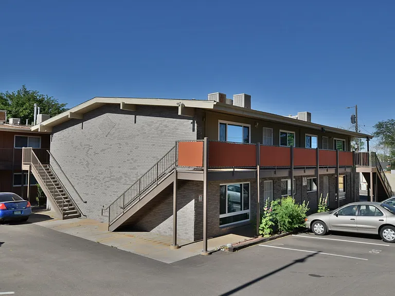 Updated2 Bed / 1 Bath Apt w/ Private Yard - Great NE Community! — Photo 68