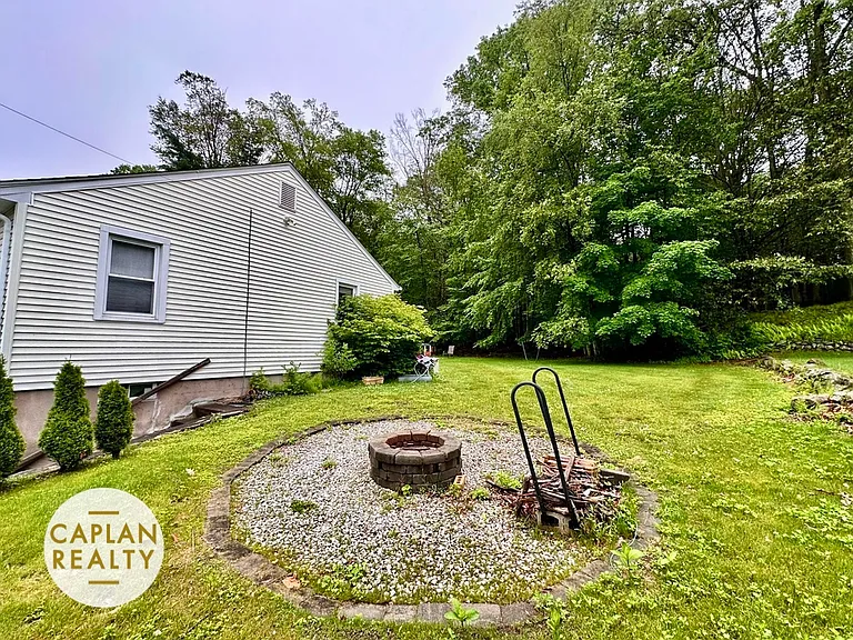88 Curtis Dr — Photo 27