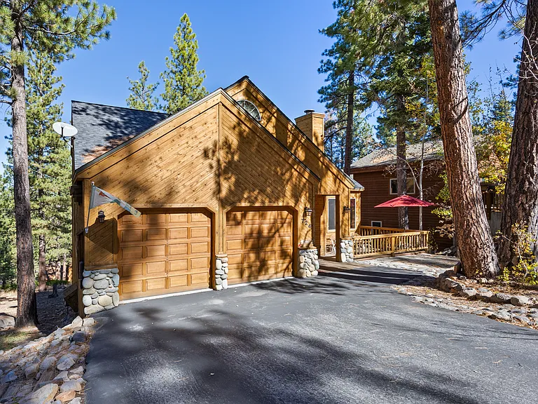 724 Conifer — Photo 37