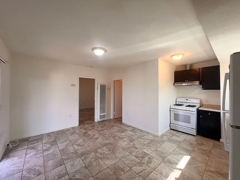 Kitchen / Living Area