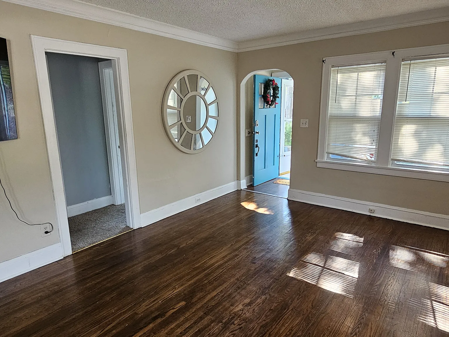 5 bed, 1745 sqft, $2,400 — Photo 4