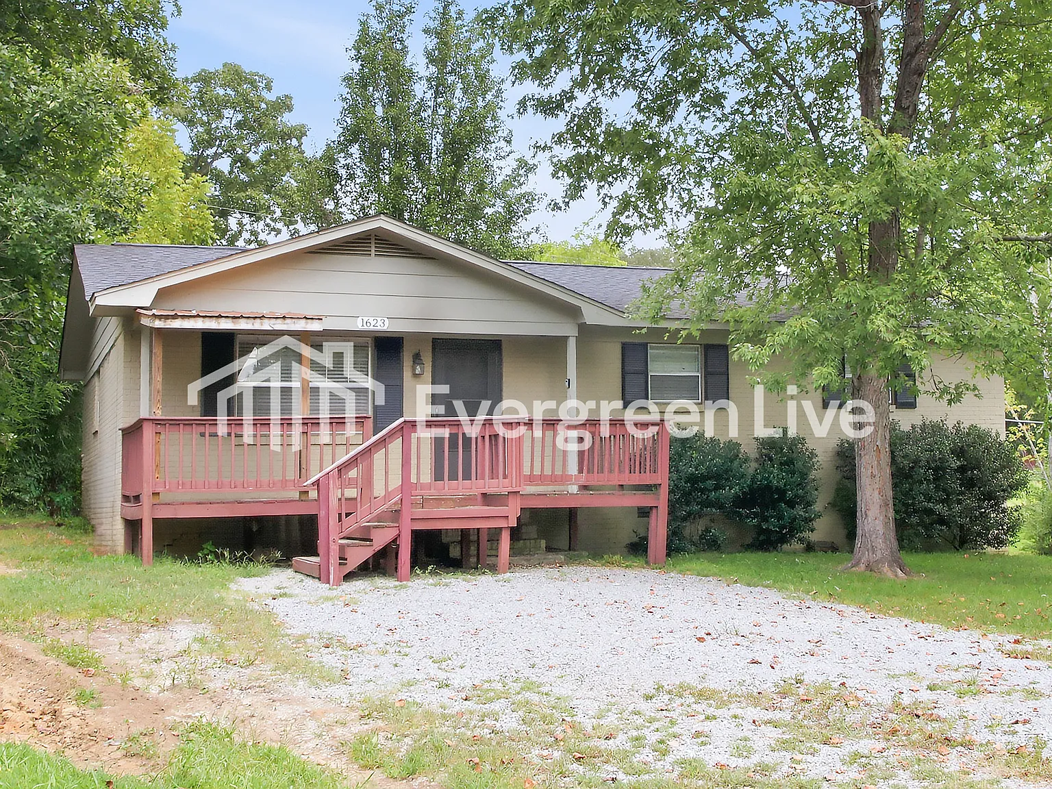 3 bed, 2.0 bath, 1229 sqft, $1,245 — Photo 2