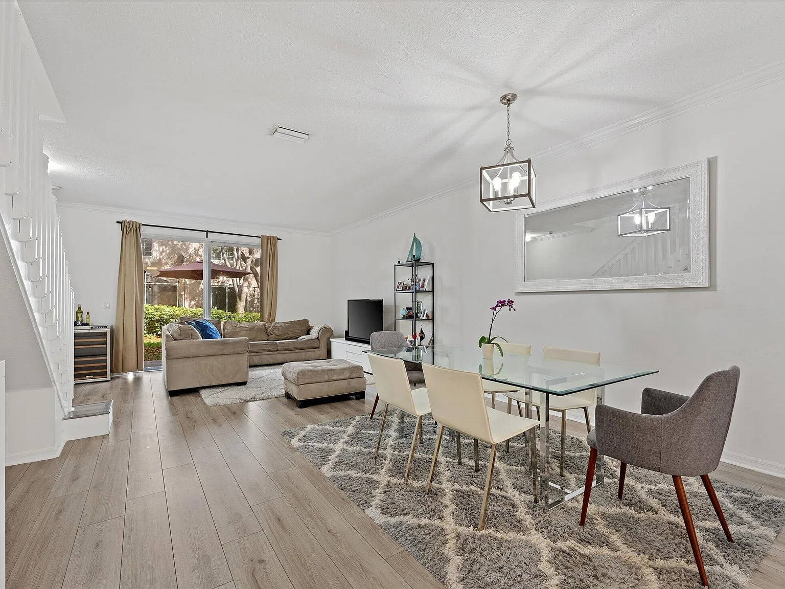 3 bed, 2.5 bath, 1469 sqft, $3,600 — Photo 2