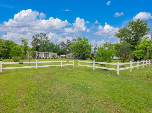 570 S 4th St, Cushing, TX 75760