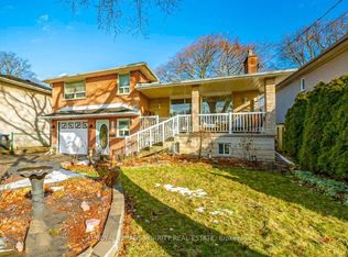 1435 Strathy Ave, Mississauga, ON L5E2L3