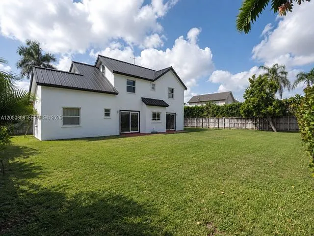 4 bed, 3.5 bath, 2401 sqft, $4,950 — Photo 2