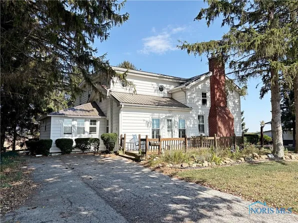 4177 Luman Rd, Fostoria, OH 44830