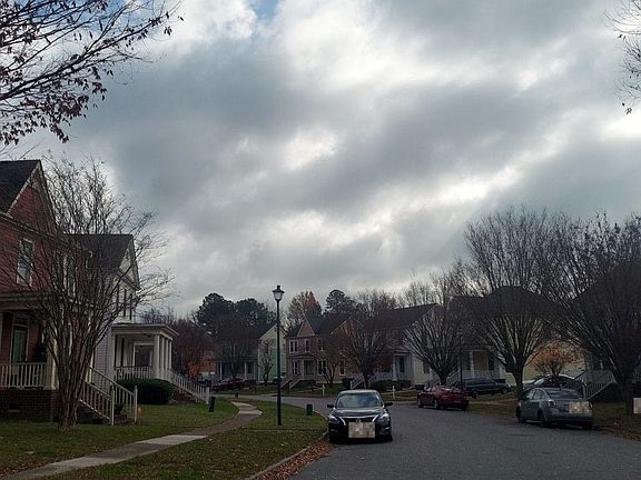 4th image of 976 Thomas Cir