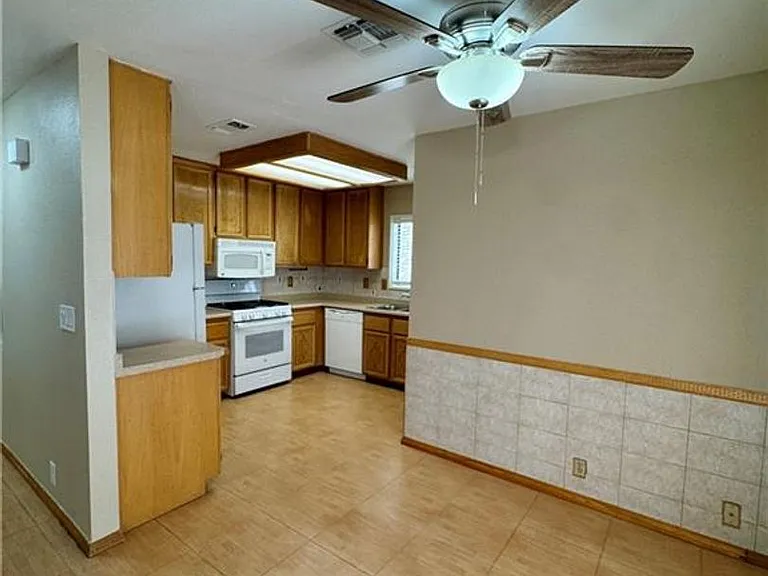 8621 Lyla Rae Cir — Photo 40