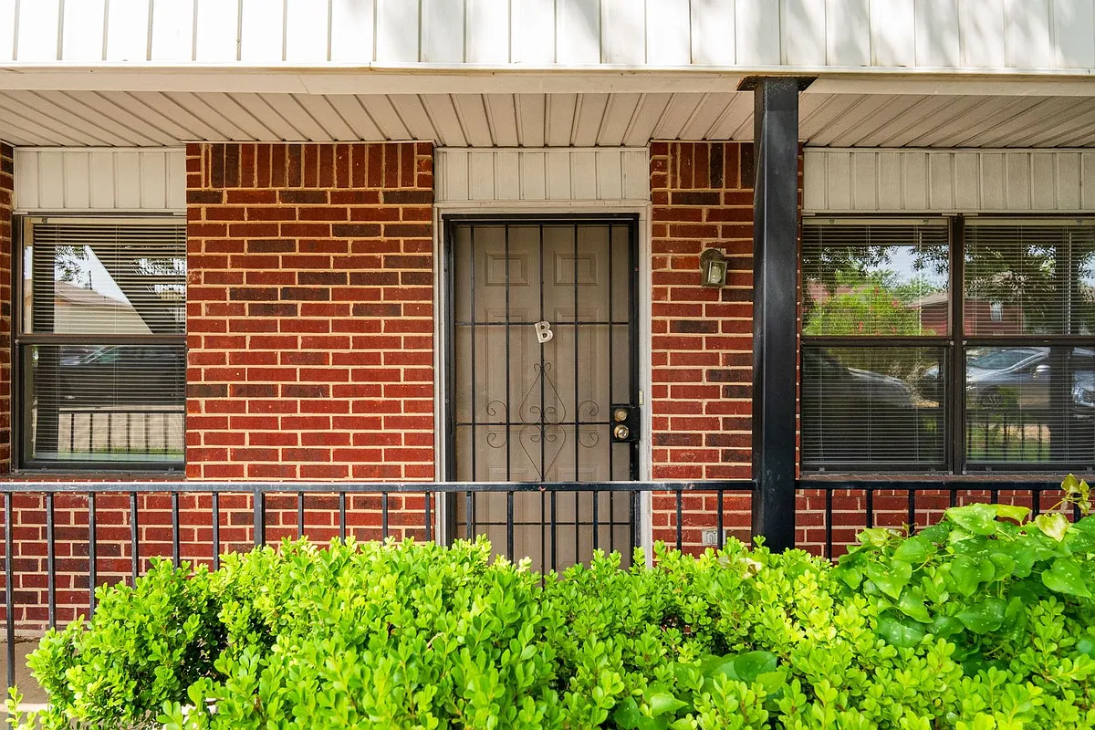 Building Photo - 1103 Circle M Dr