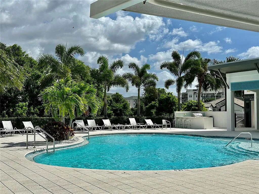 3 bed, 2.5 bath, 1662 sqft, $2,400 — Photo 3