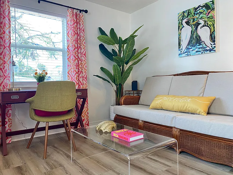 Living Area - Showing previous furnishings (currently unfurnished)